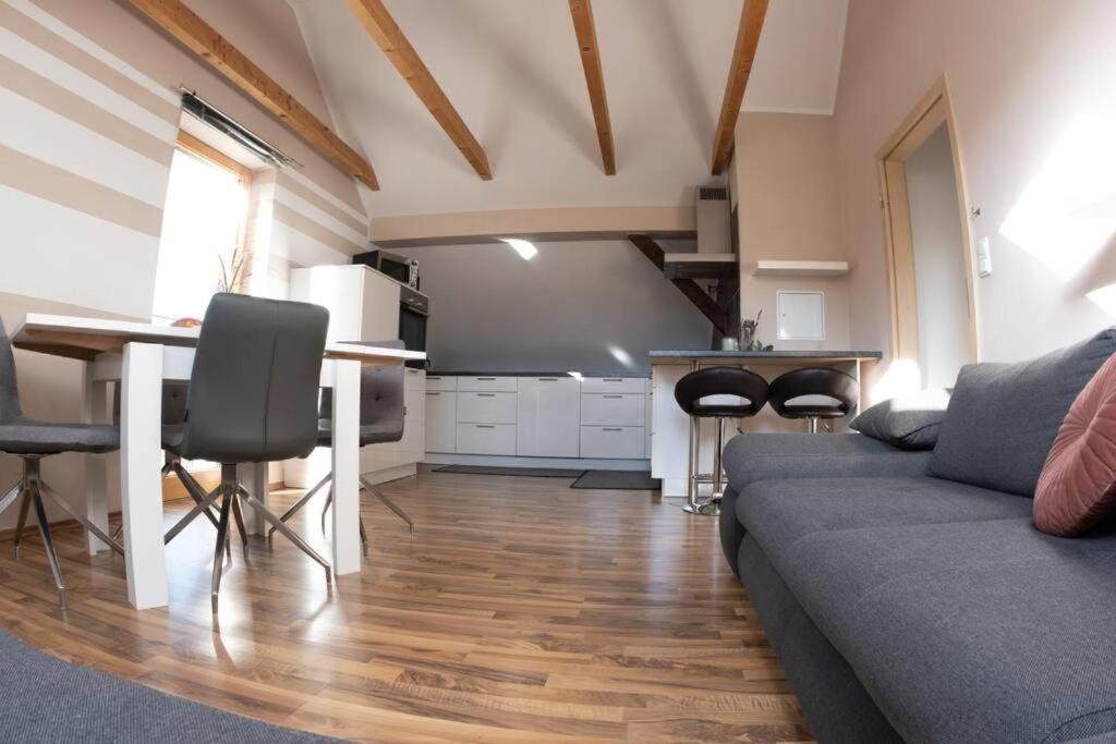 Moderne, Gemuetliche Dg-Wohnung In Ruhiger Lage ノインブルク・フォルム・ヴァルト エクステリア 写真